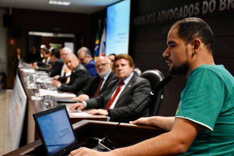 FÓRUM PERMANENTE DOS CONSELHOS PROFISSIONAIS DO PARANÁ É LANÇADO COM CASA CHEIA