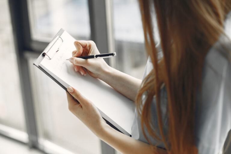 QUASE METADE DAS DENÚNCIAS ANALISADAS PELO CRN-8 EM 2023 FOI CONTRA LEIGOS